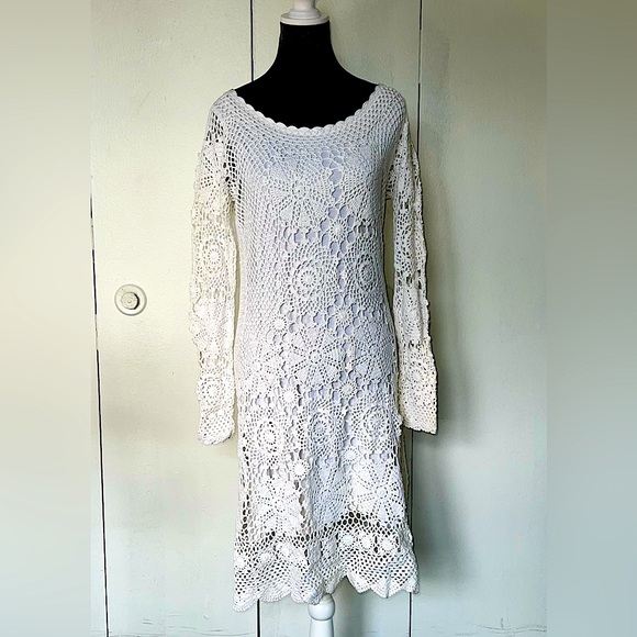 Boston Proper Dresses & Skirts - Boston Proper Beautiful White Crochet Dress with inner lining Size L
